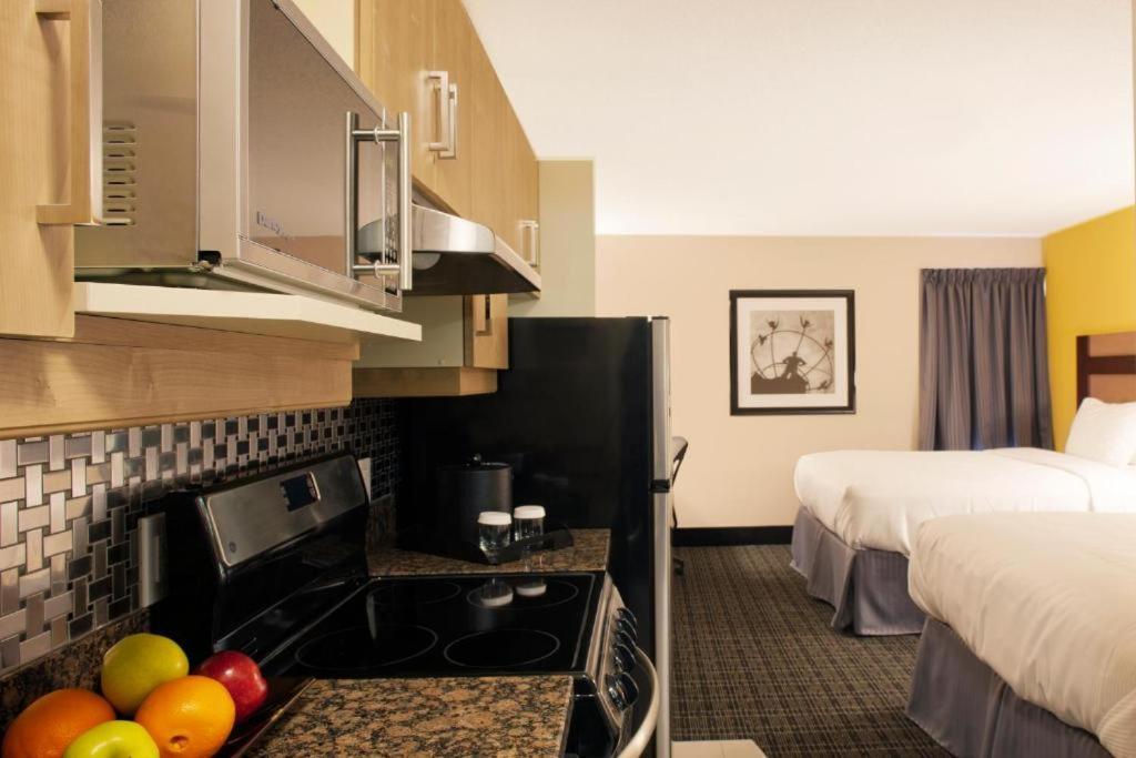 Canadas Best Value Inn Toronto Exterior foto