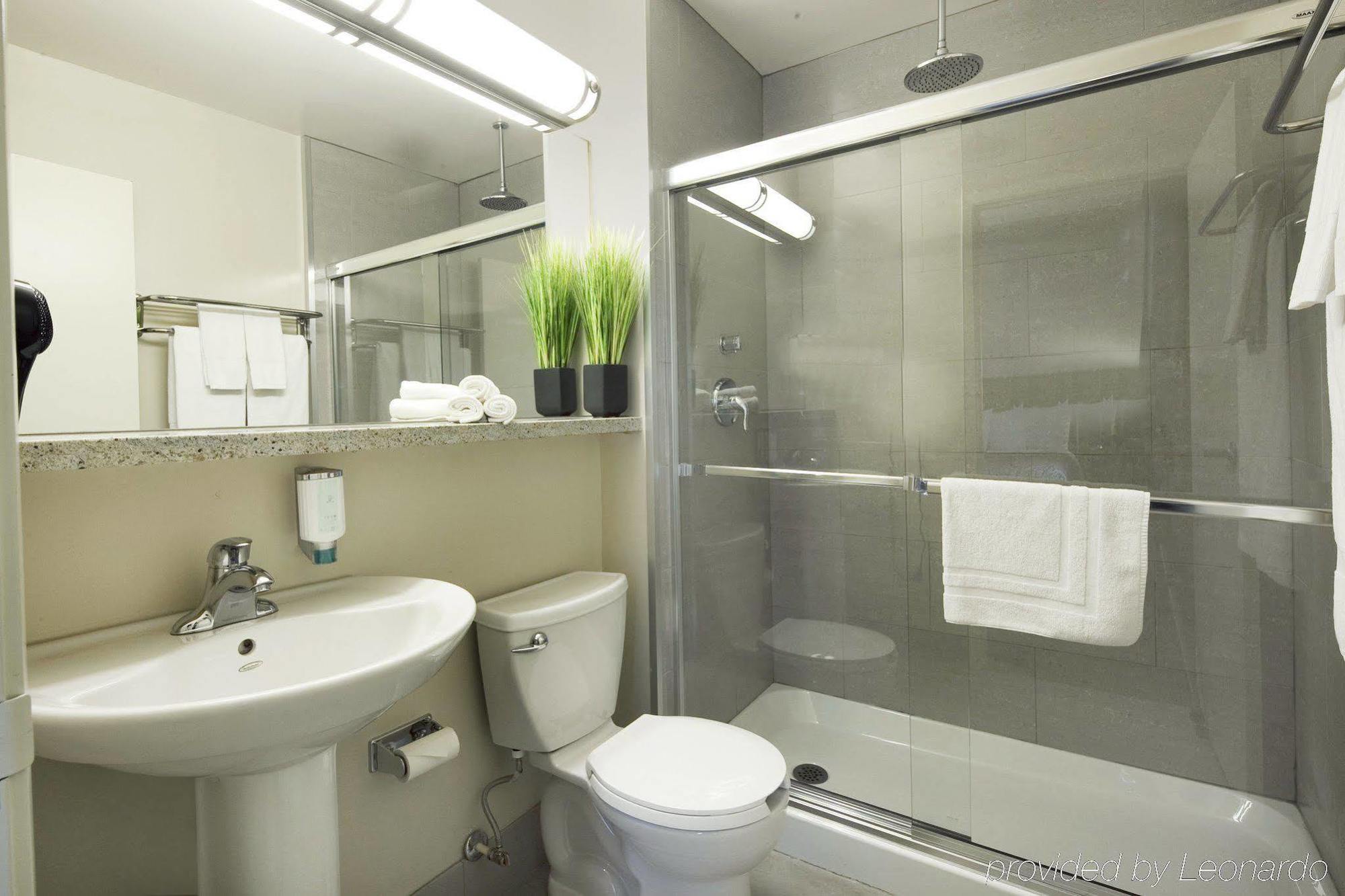Canadas Best Value Inn Toronto Habitación foto